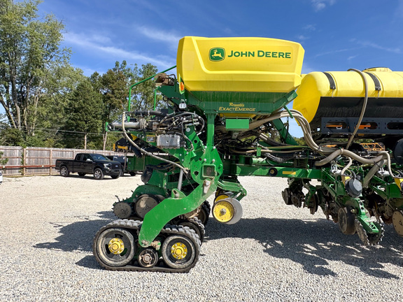 2023 John-Deere 1775NT