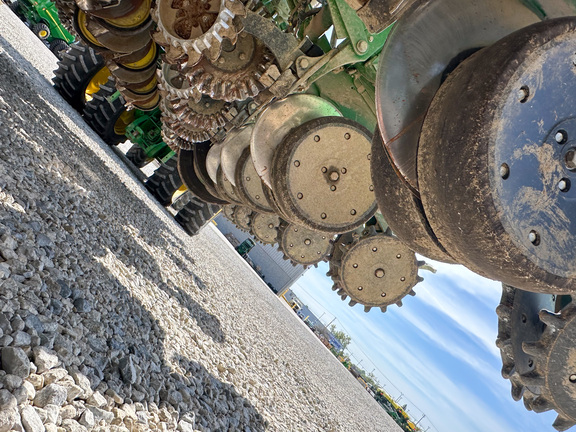 2023 John-Deere 1775NT