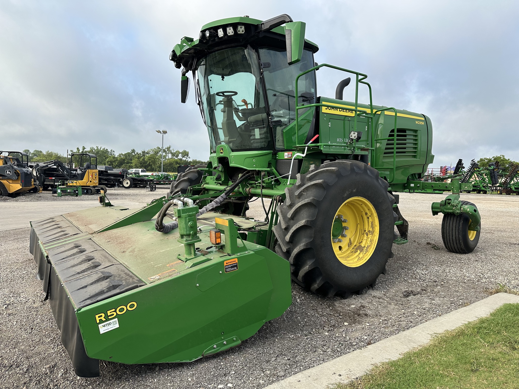 2023 John Deere W235R Image 3