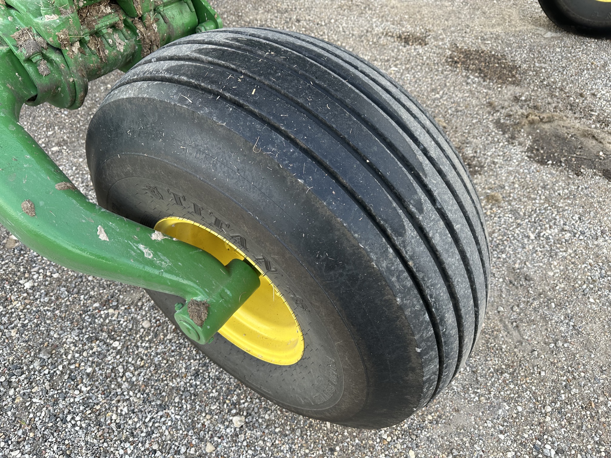 2023 John Deere W235R Image 29