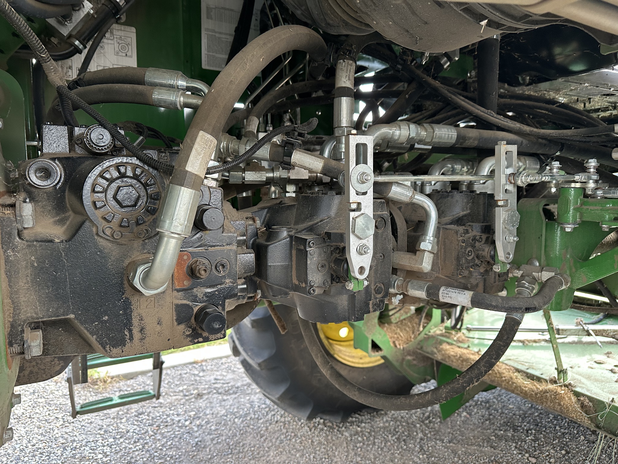 2023 John Deere W235R Image 20