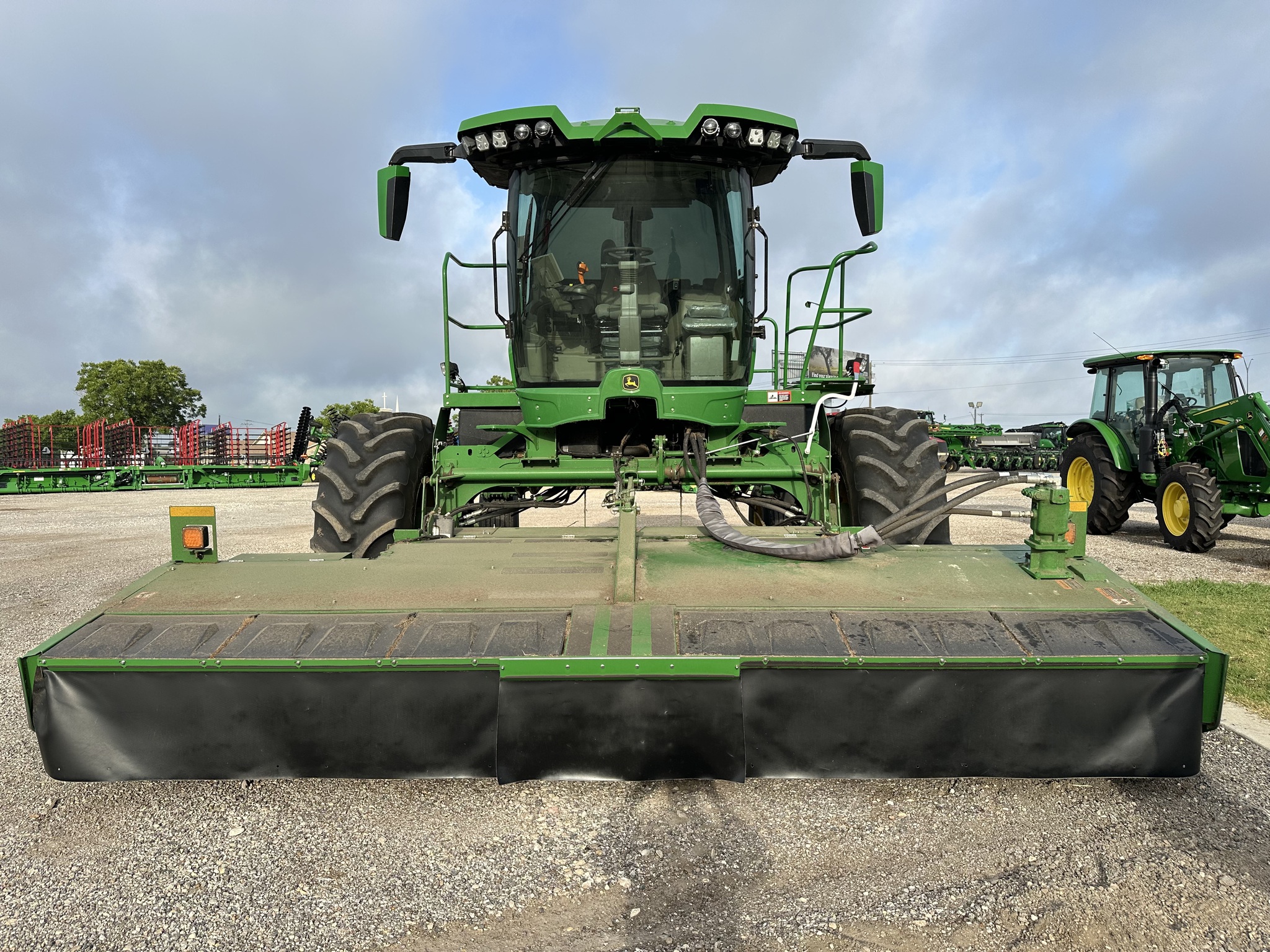 2023 John Deere W235R Image 4