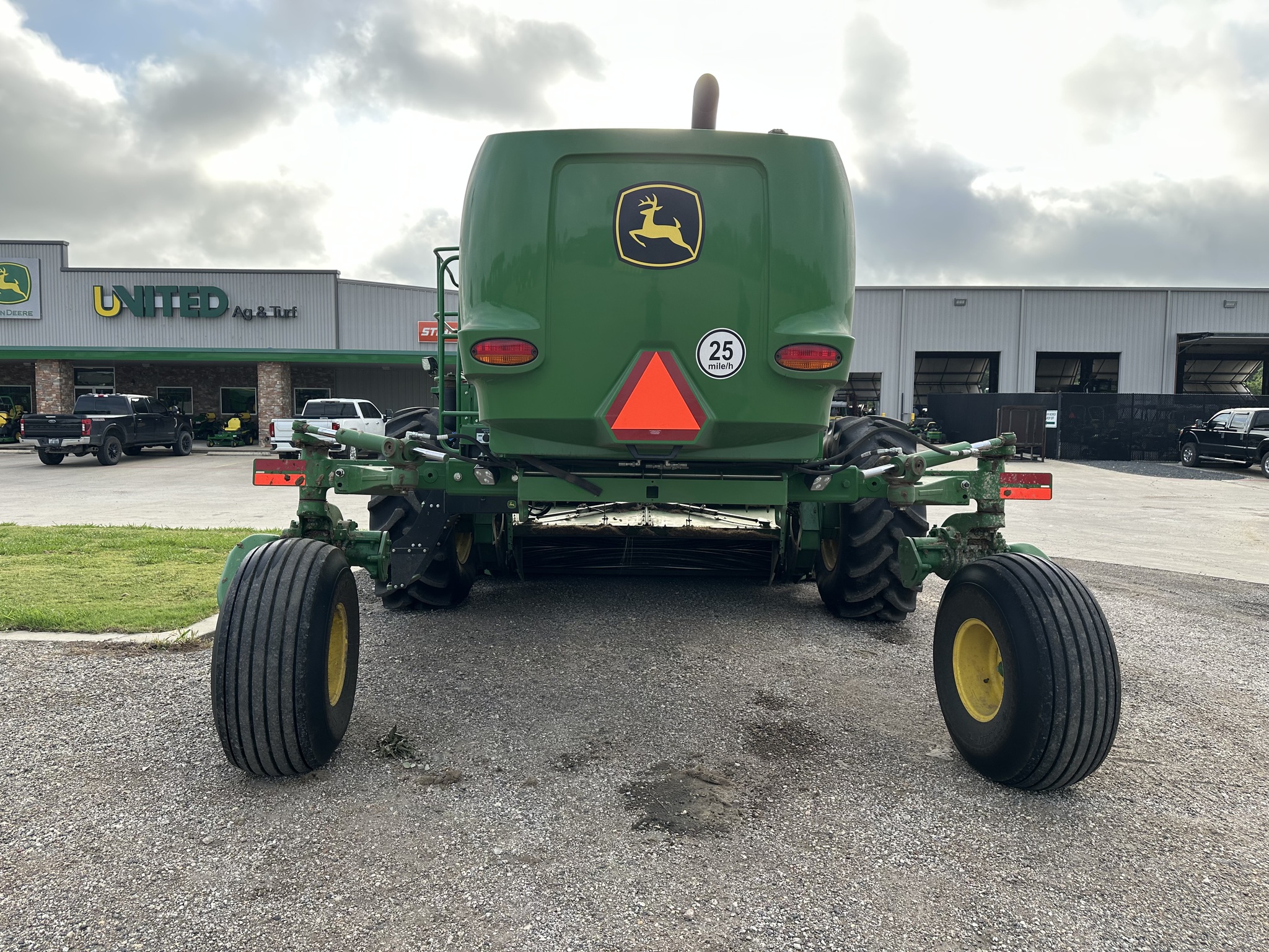 2023 John Deere W235R Image 8