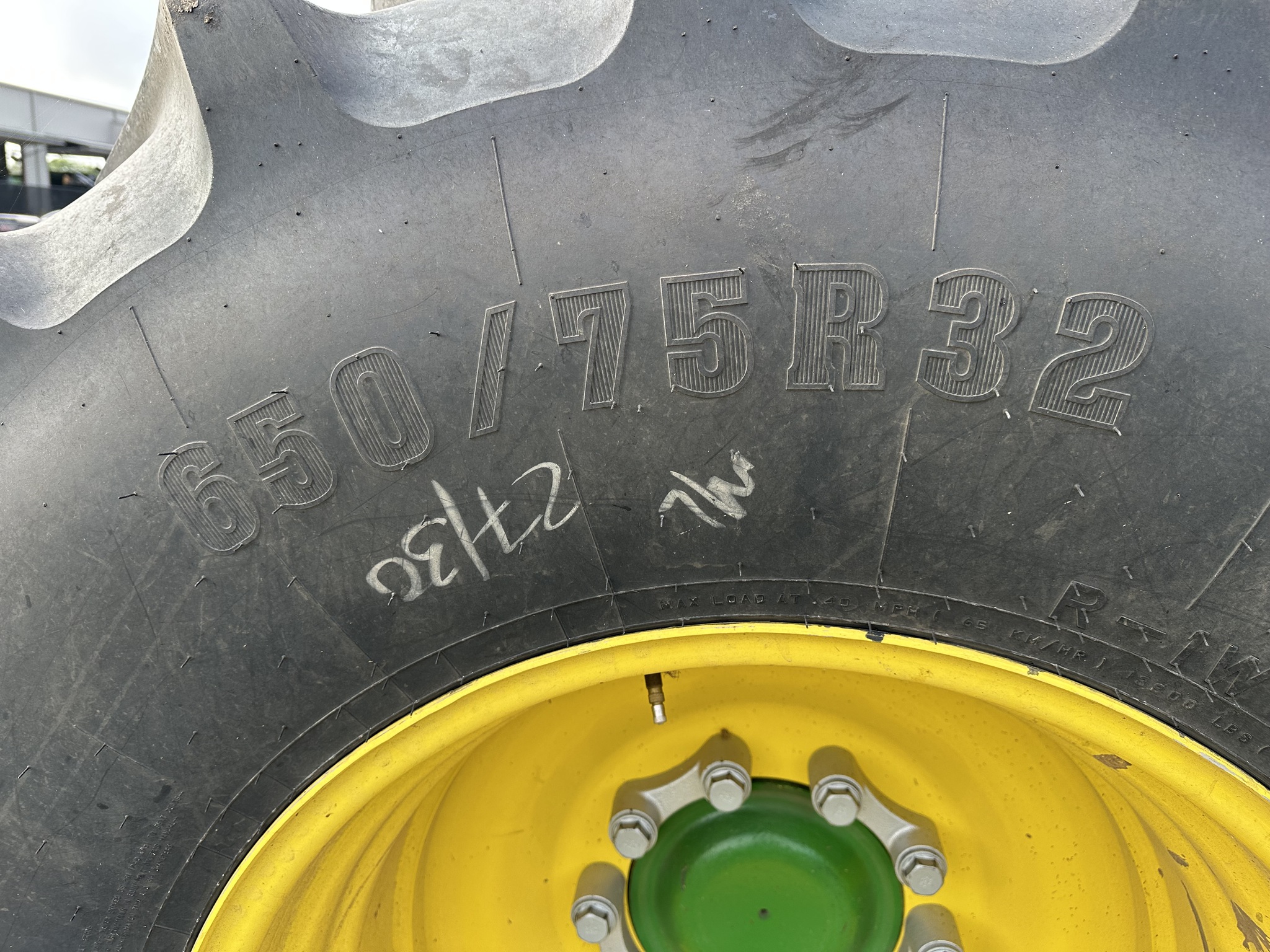 2023 John Deere W235R Image 30