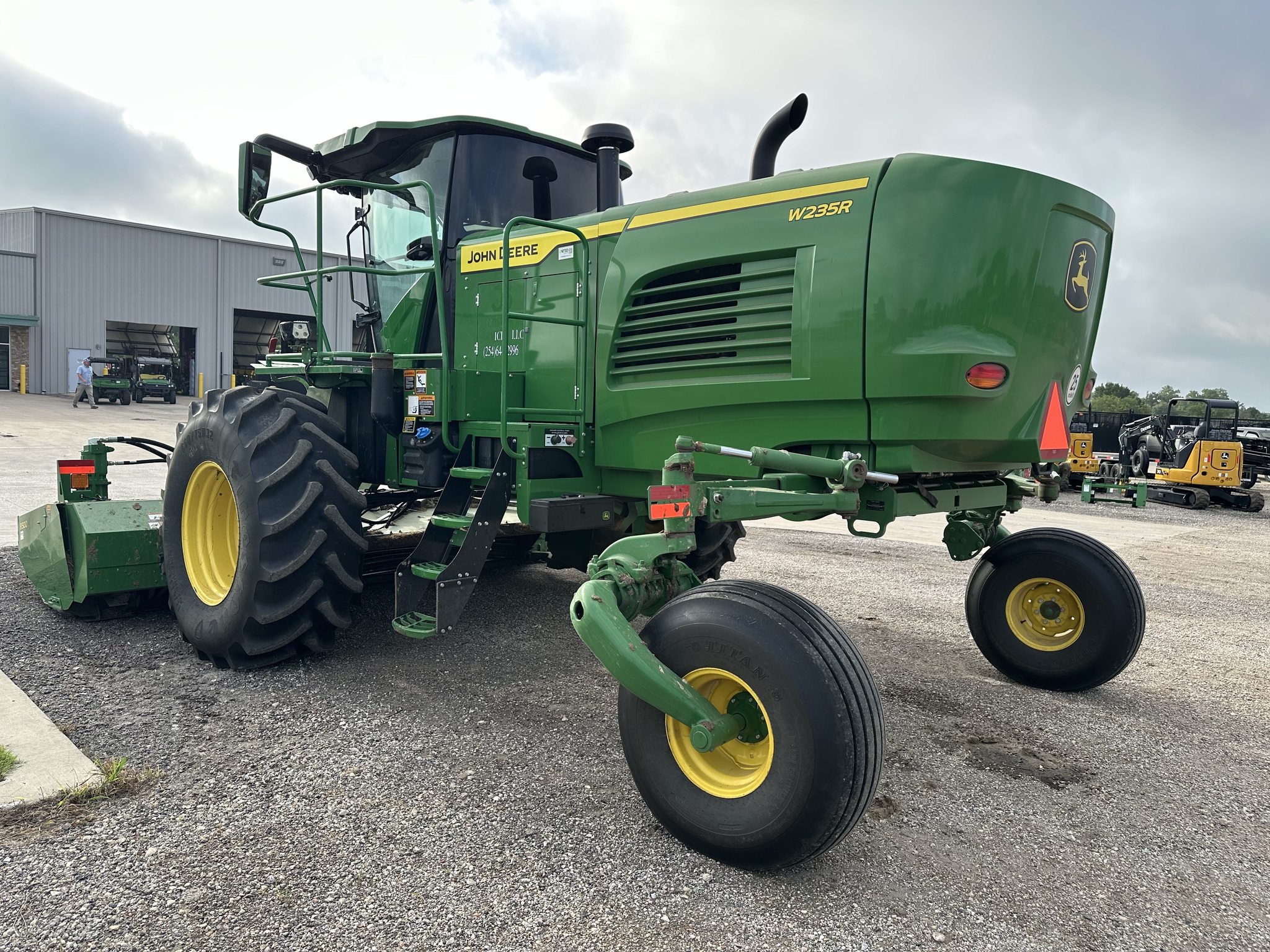 2023 John Deere W235R Image 9