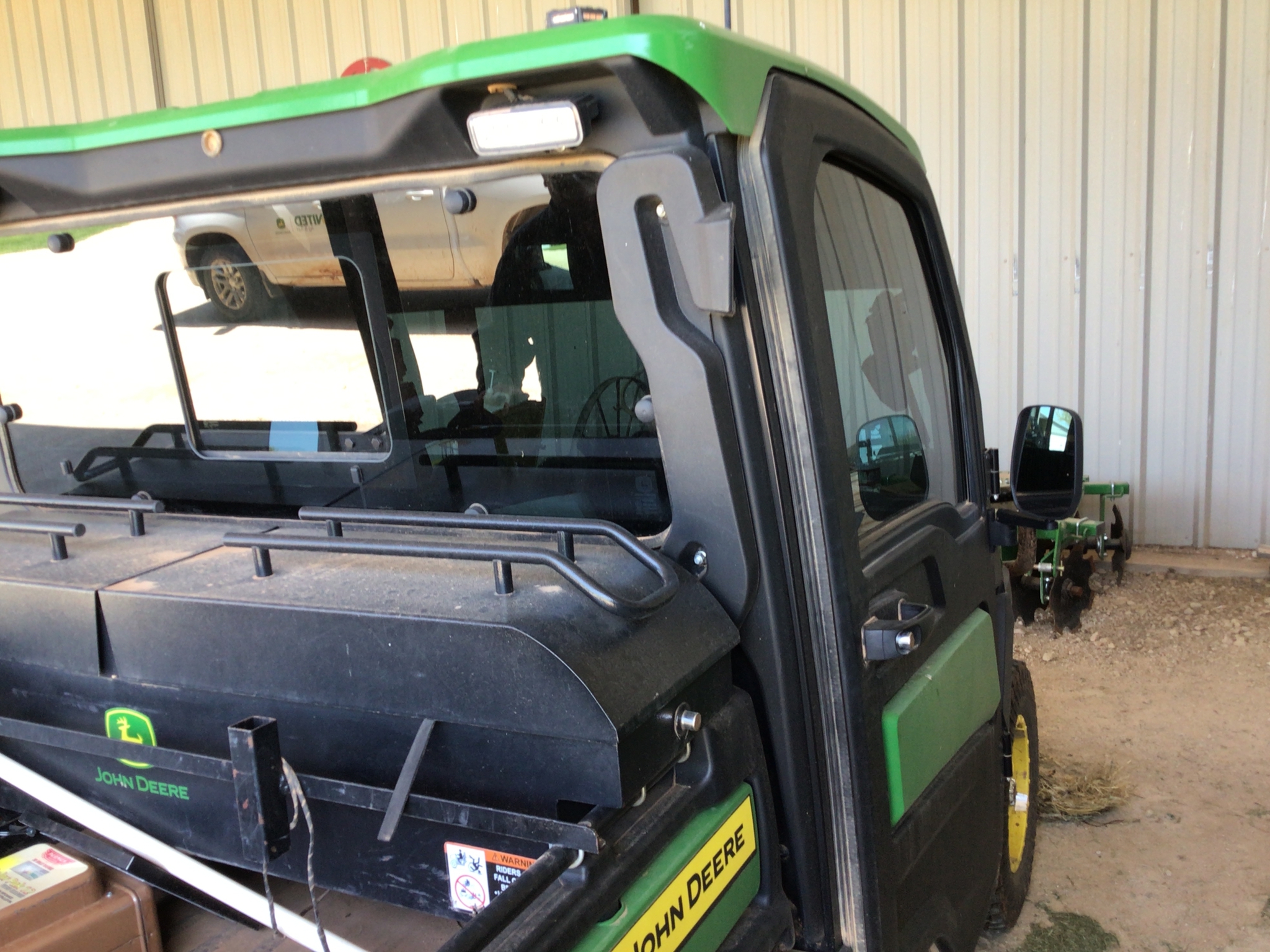 2022 John Deere XUV 835R Image 14