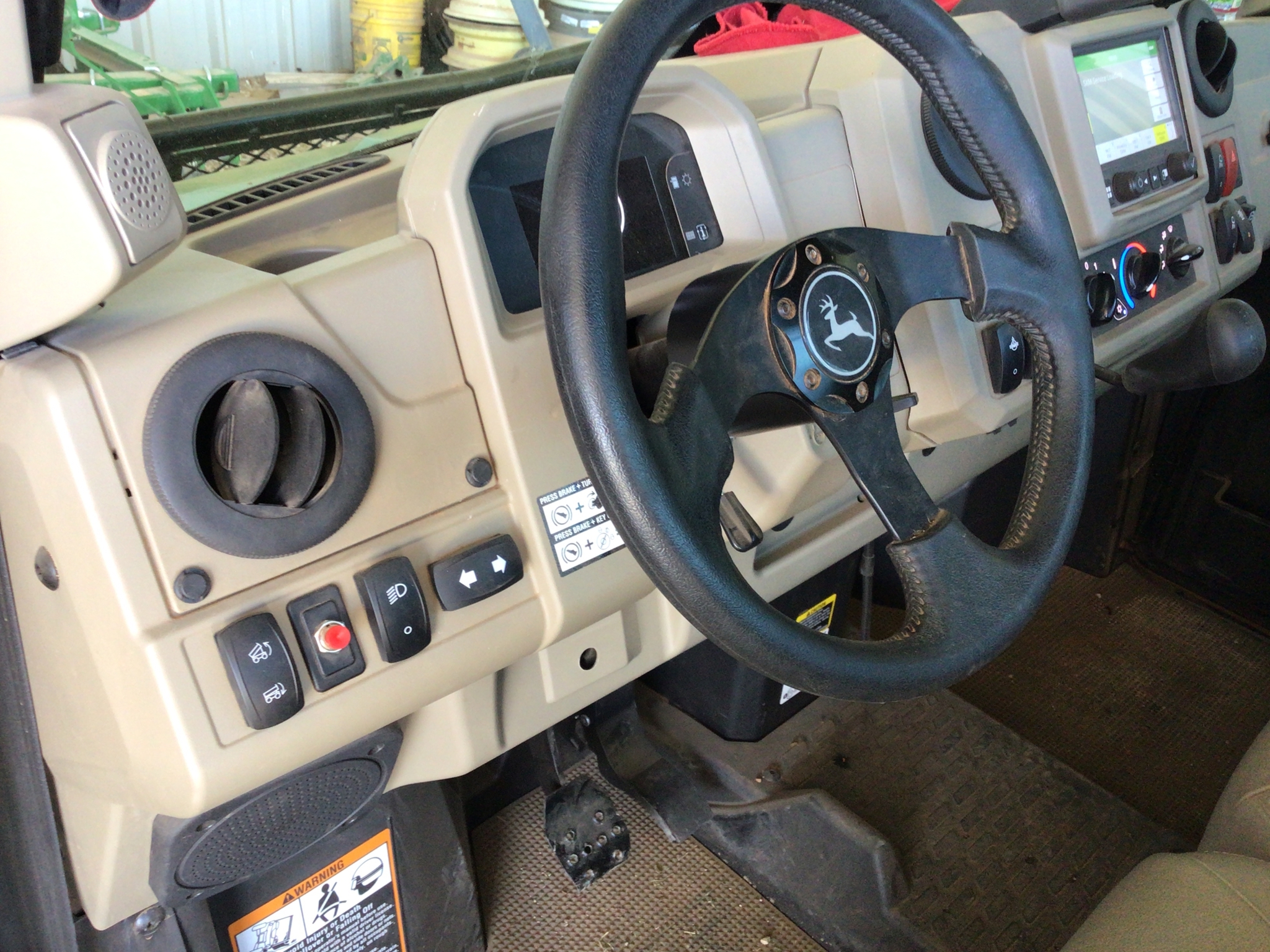 2022 John Deere XUV 835R Image 10