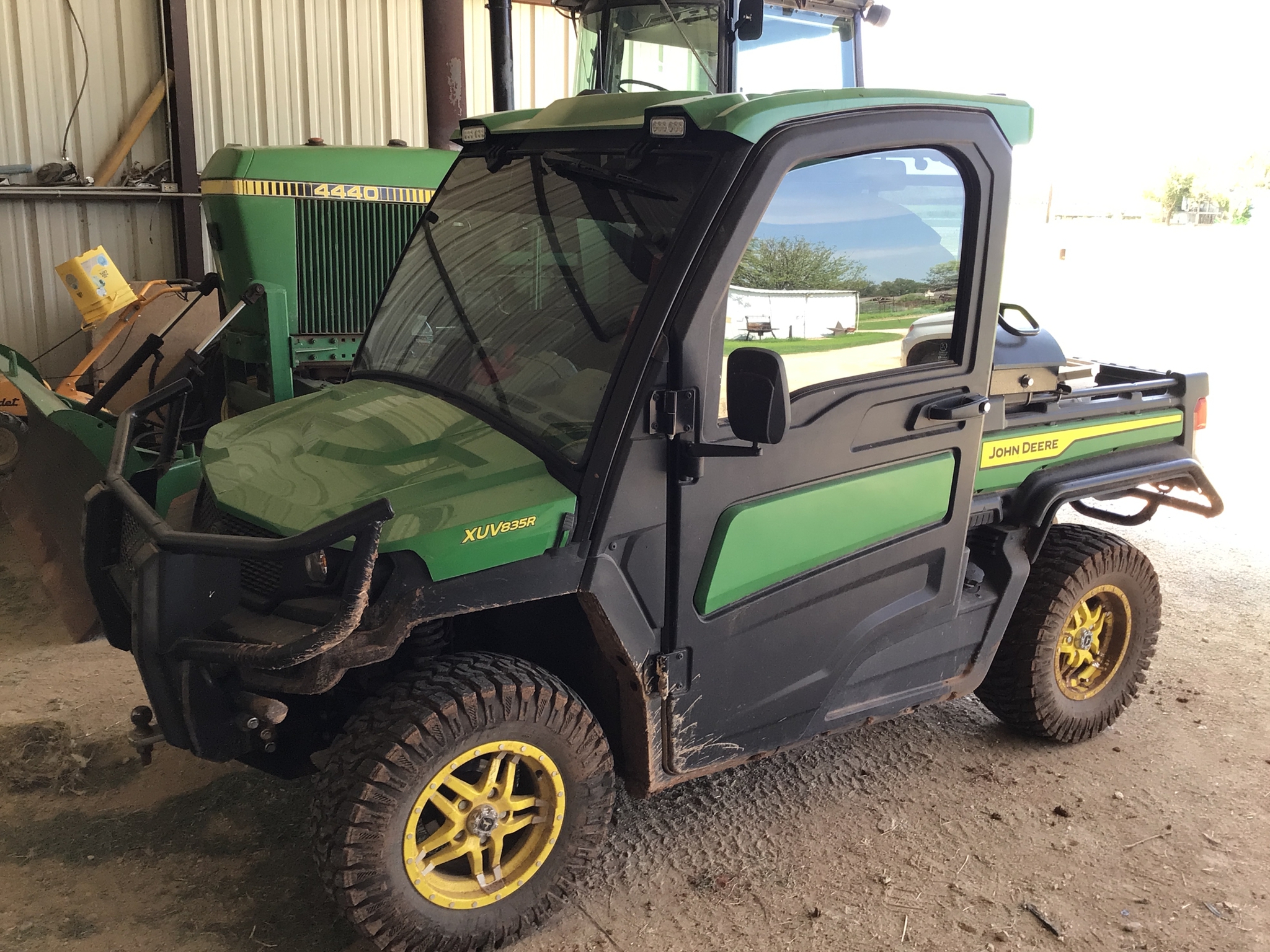 2022 John Deere XUV 835R Image 1