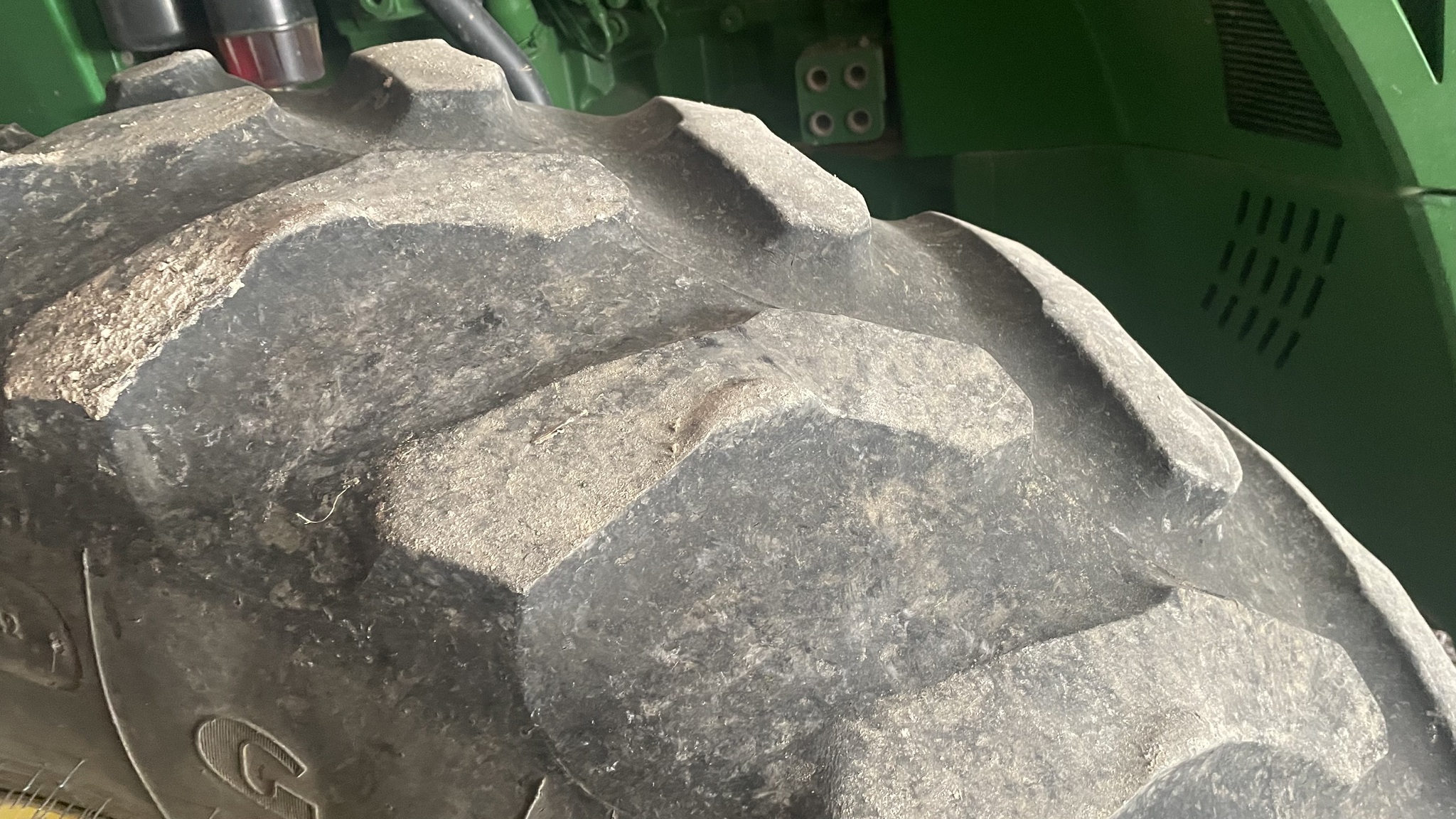 2016 John Deere 8245R Image 31