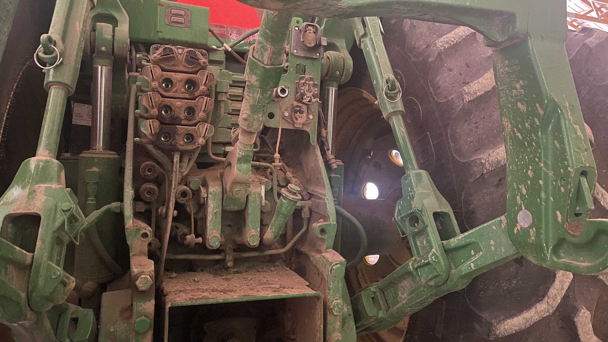 2016 John Deere 8245R Image 27