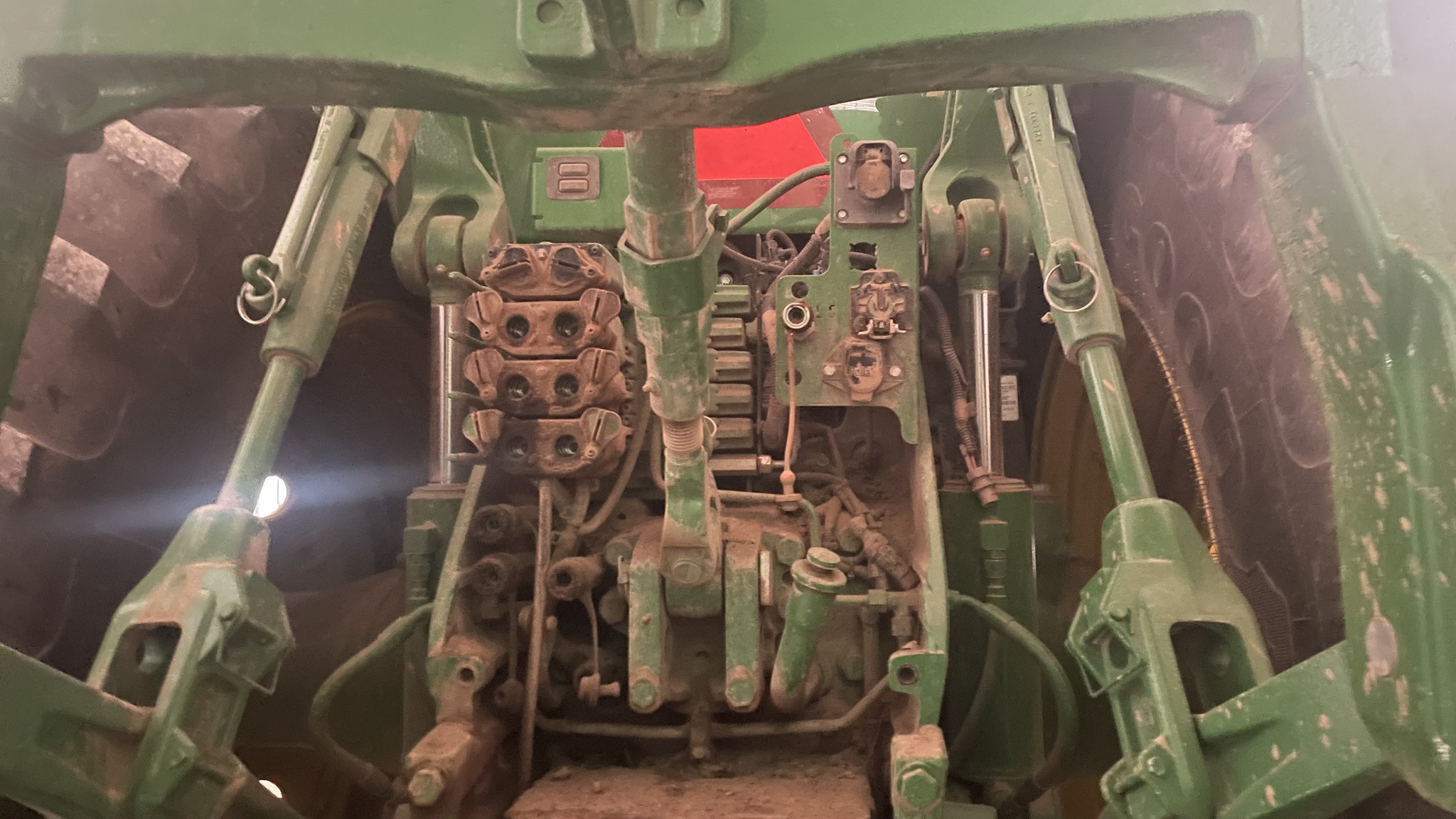 2016 John Deere 8245R Image 33