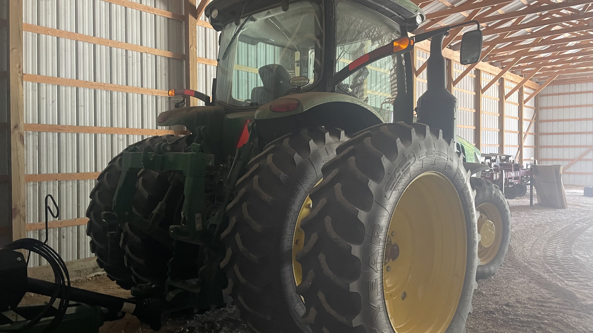 2016 John Deere 8245R Image 30