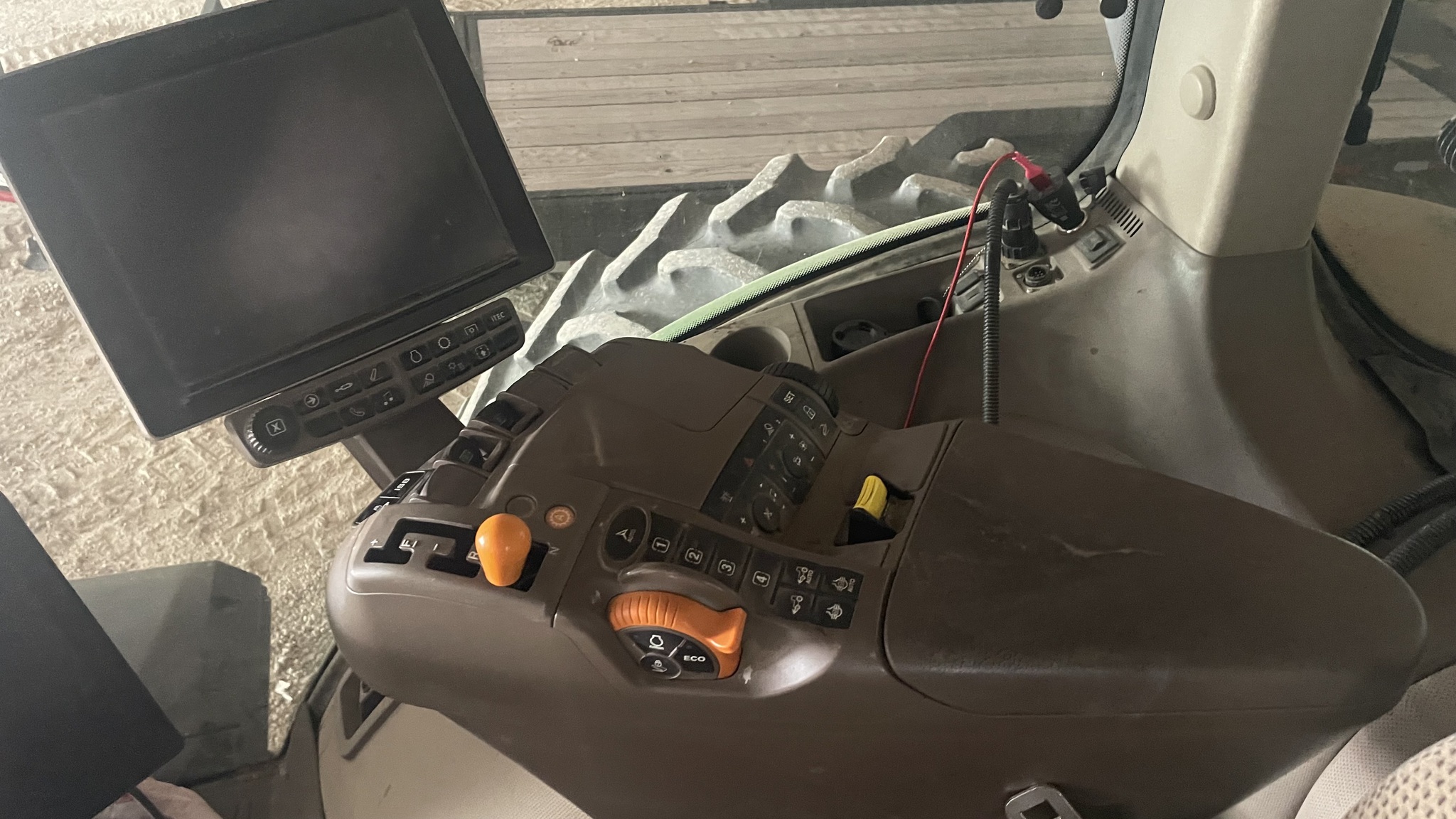 2016 John Deere 8245R Image 23
