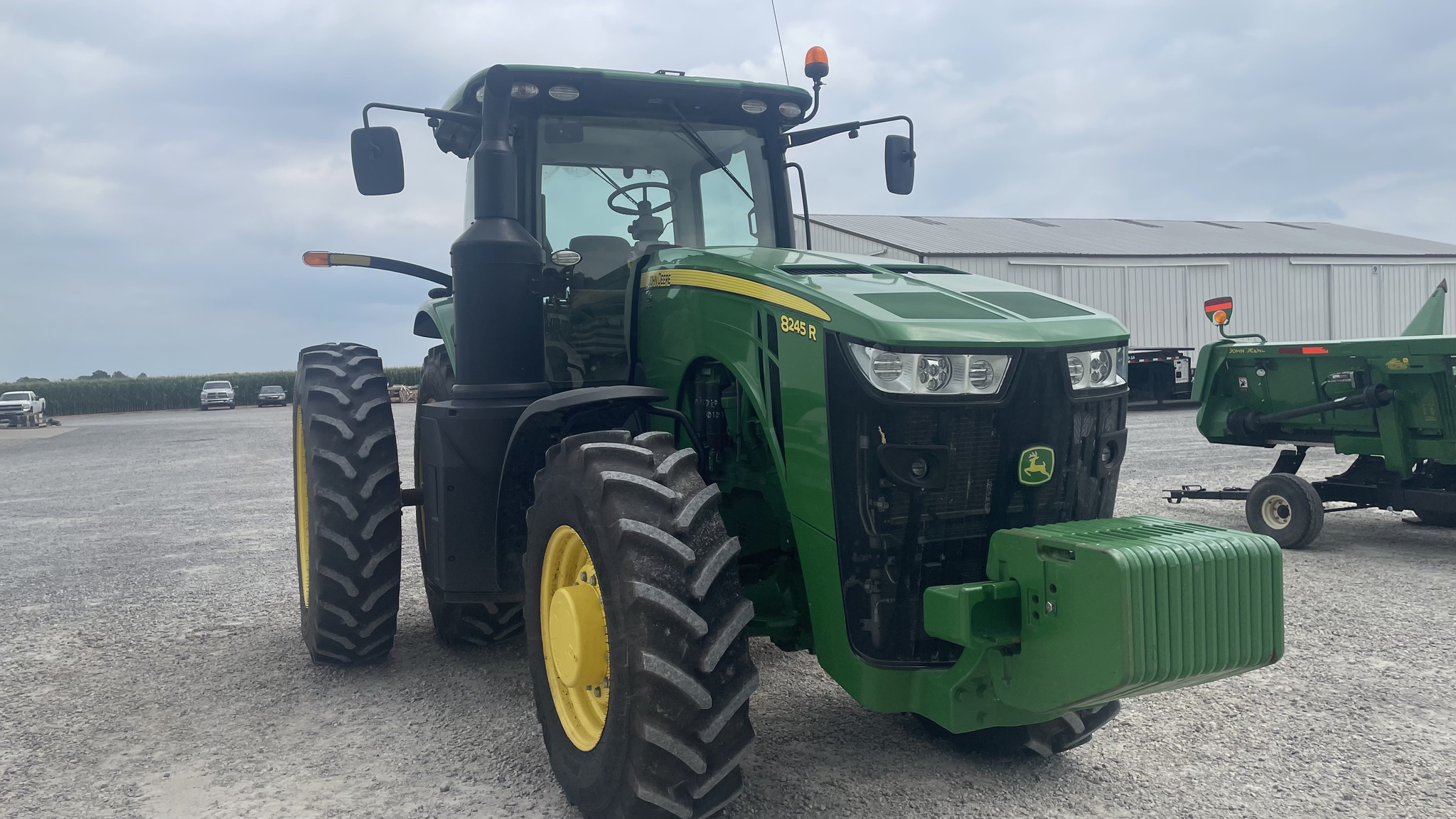 2016 John Deere 8245R Image 3