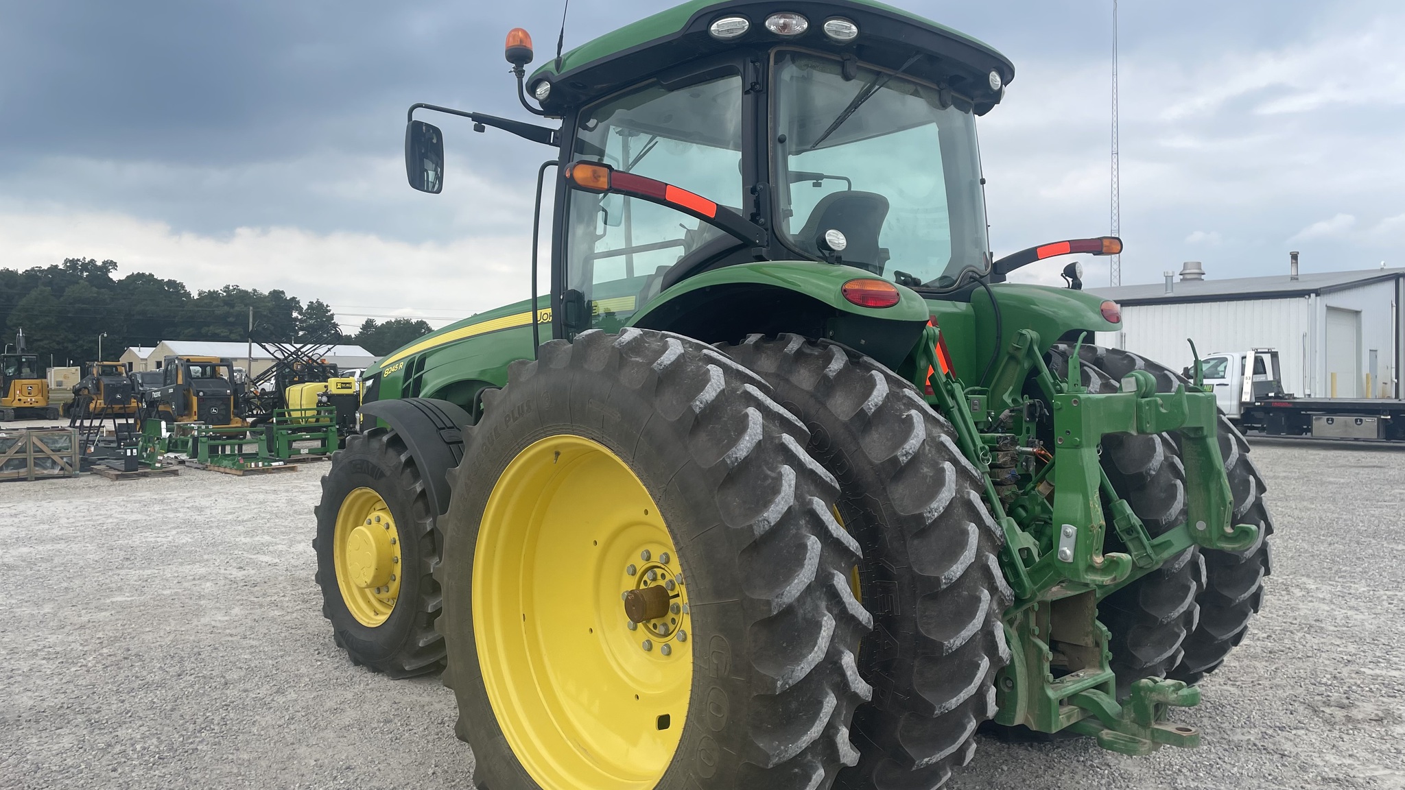 2016 John Deere 8245R Image 5