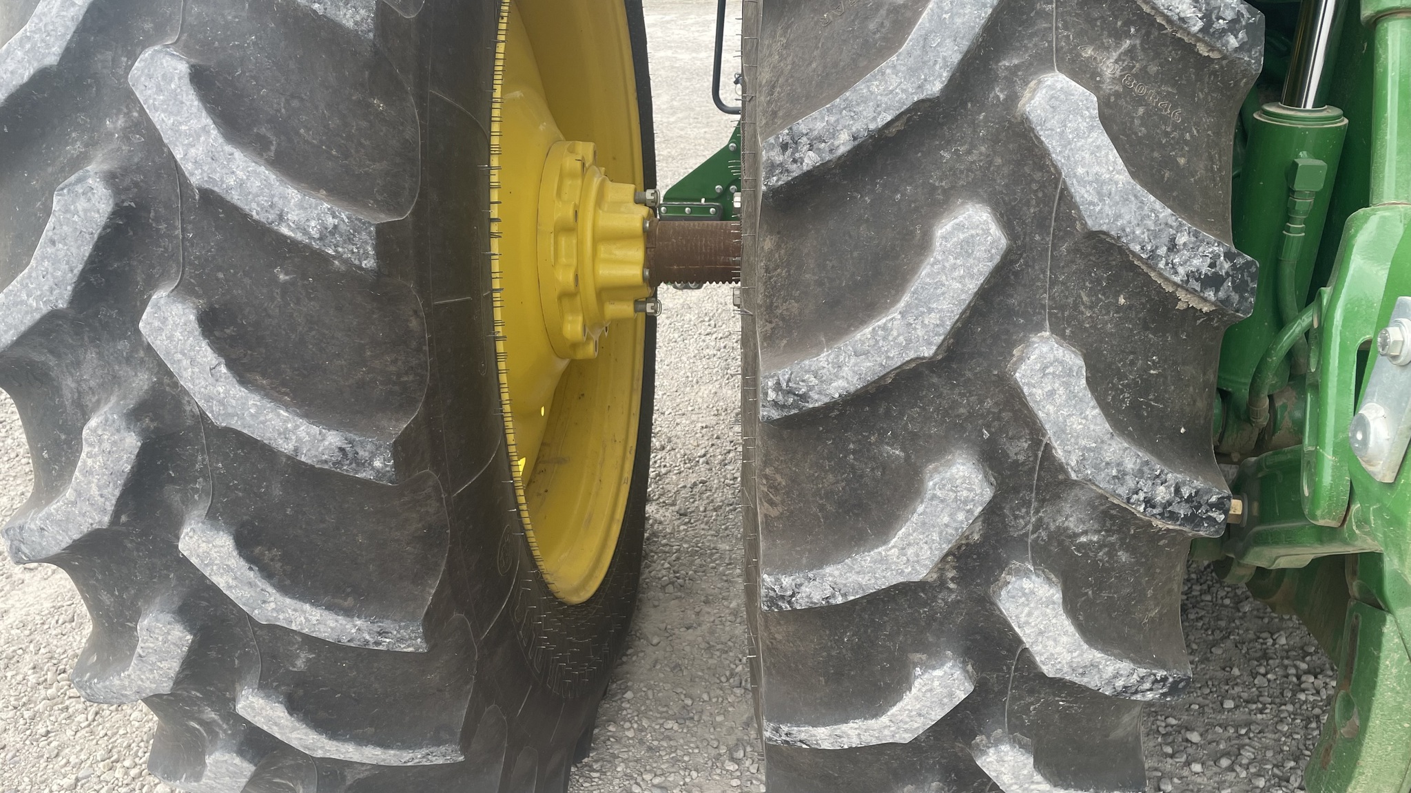 2016 John Deere 8245R Image 15
