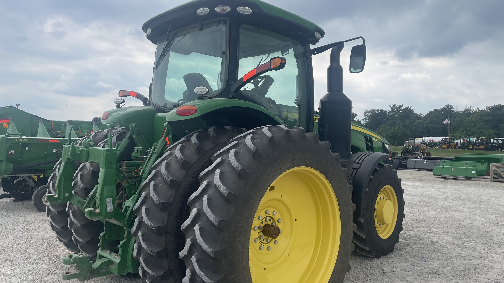 2016 John Deere 8245R Image 4