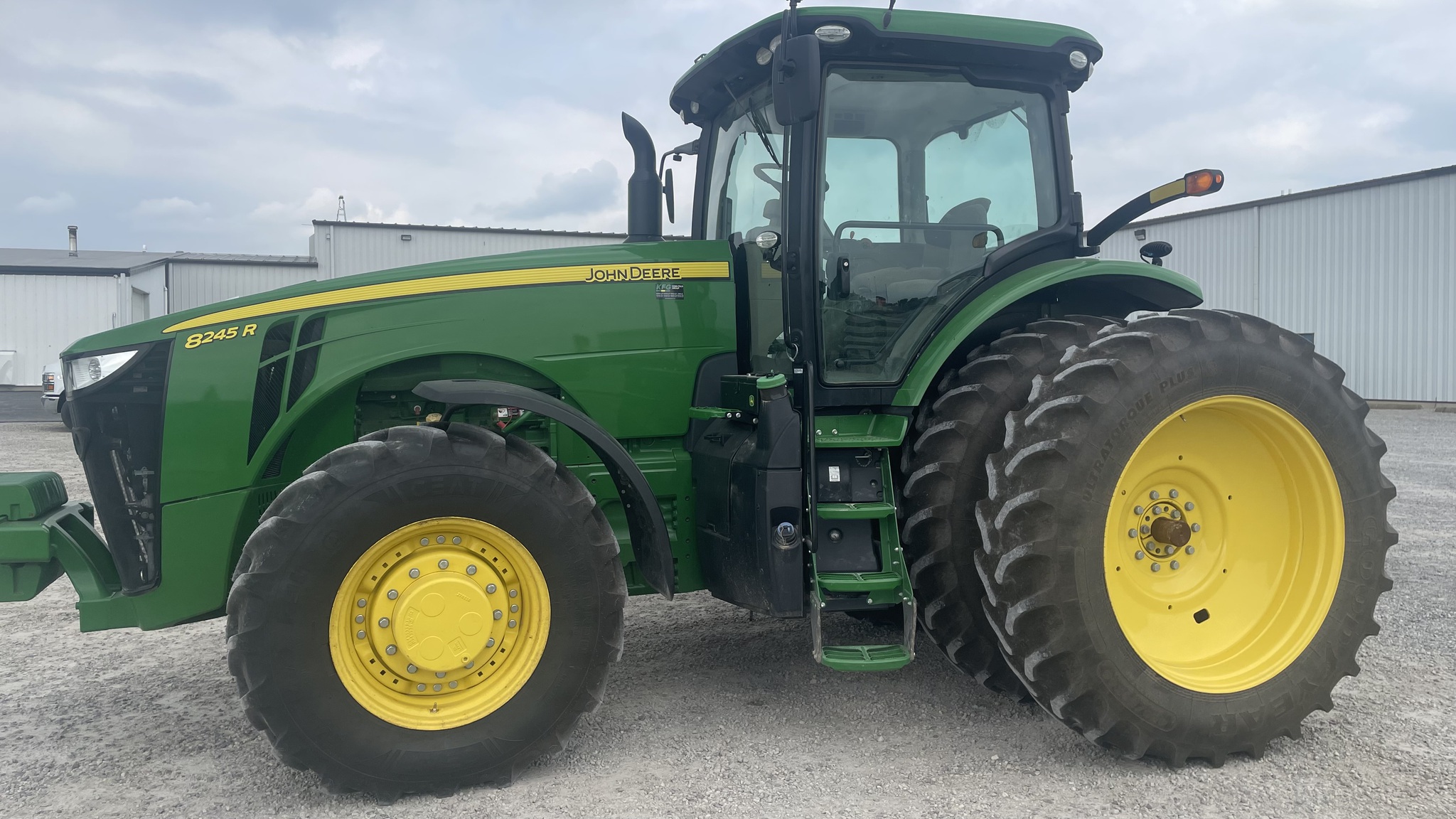 2016 John Deere 8245R Image 1