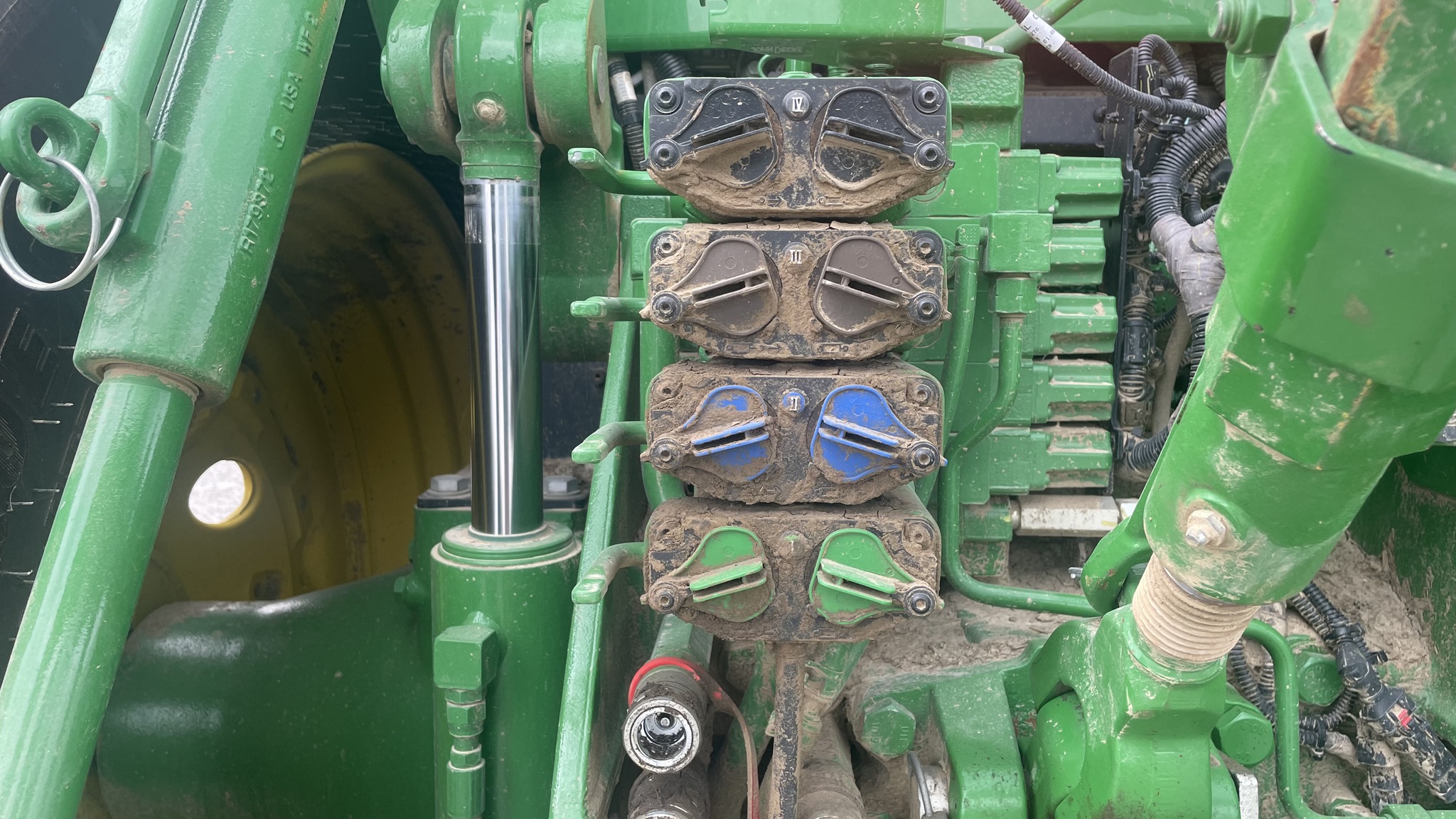 2016 John Deere 8245R Image 19
