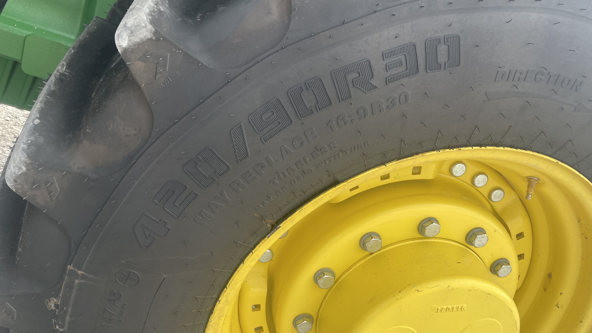 2016 John Deere 8245R Image 16