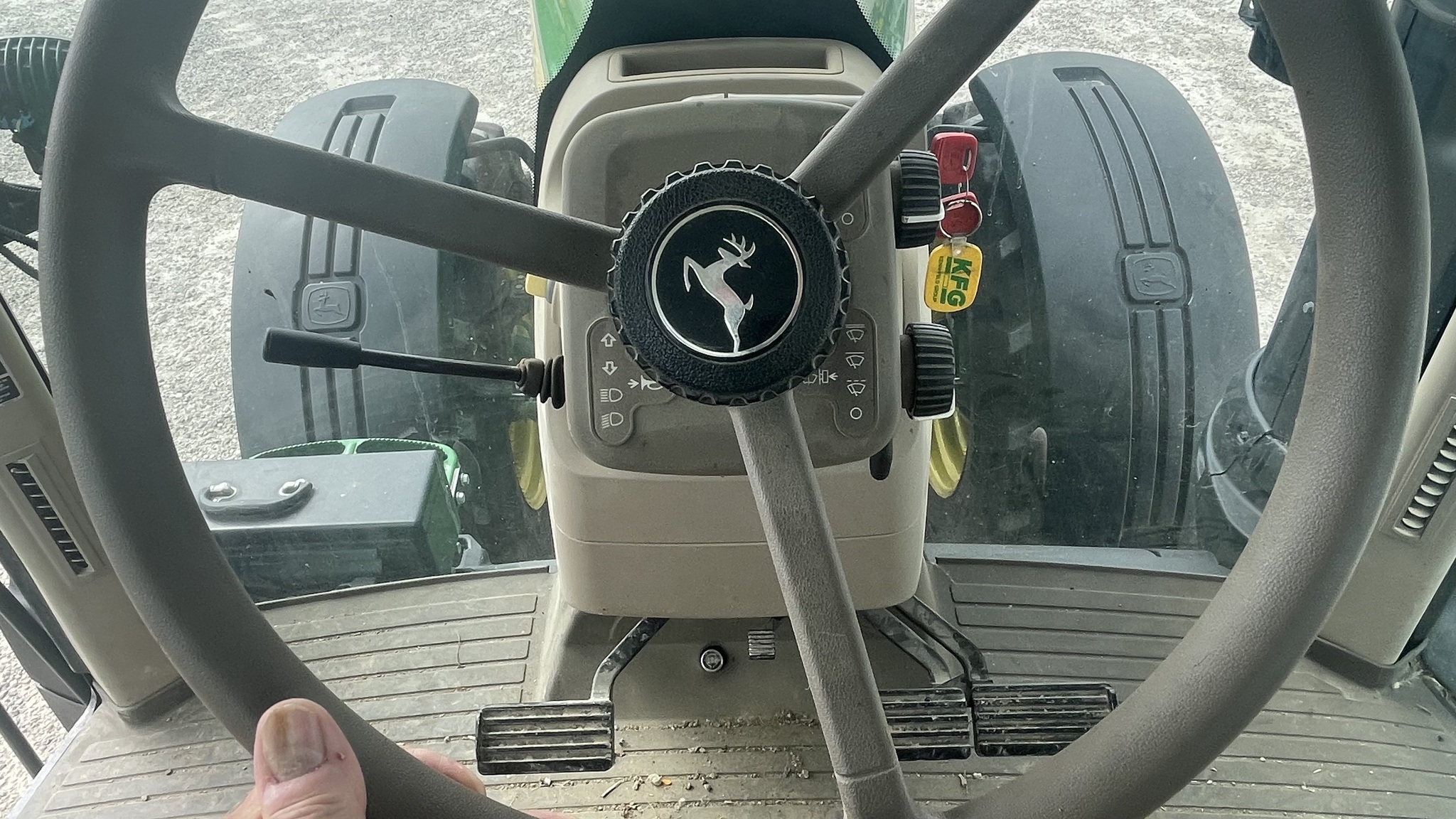 2016 John Deere 8245R Image 12