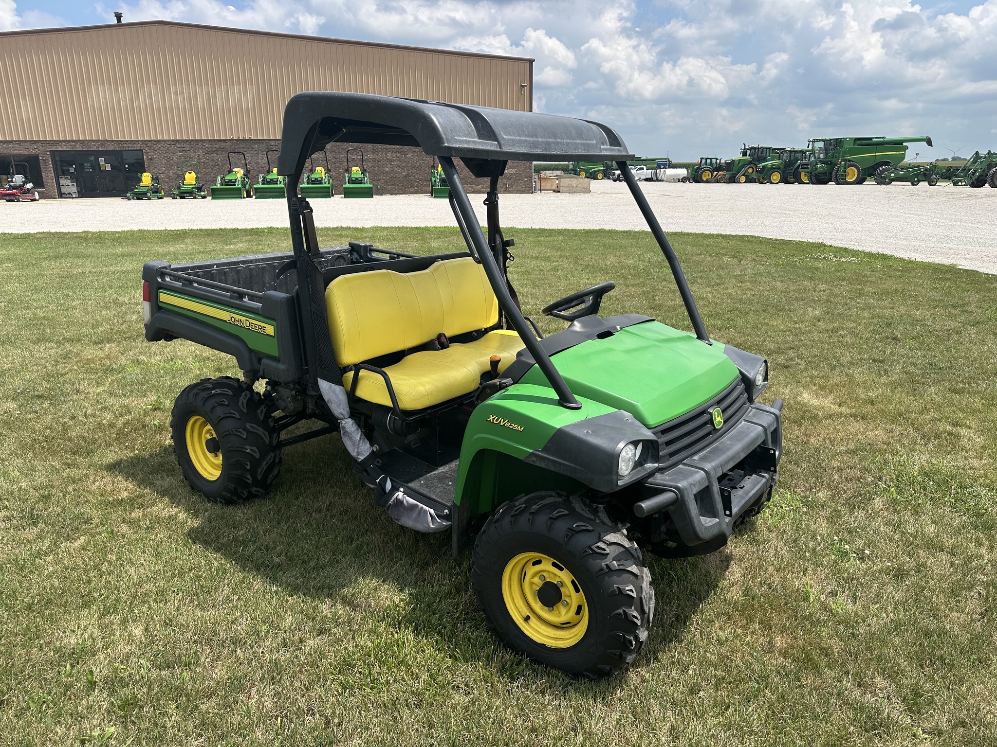  2018 John Deere XUV 825M at Heritage Tractor in Lexington, IL