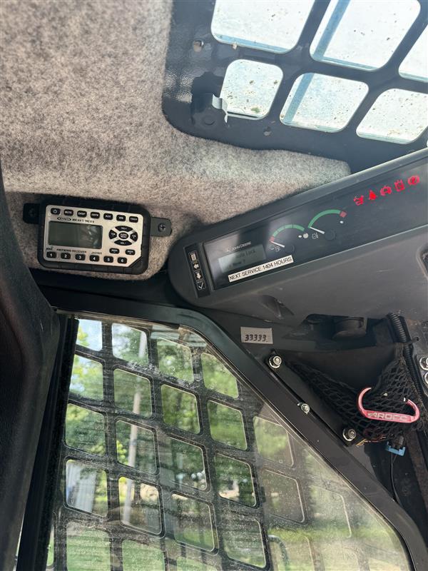 2016 John Deere 333E Image 6