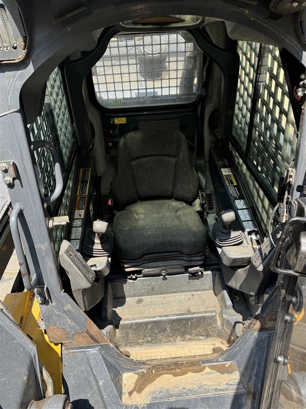 2016 John Deere 333E Image 9