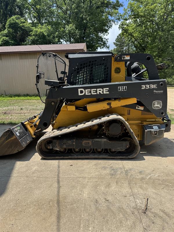 2016 John Deere 333E Image 3