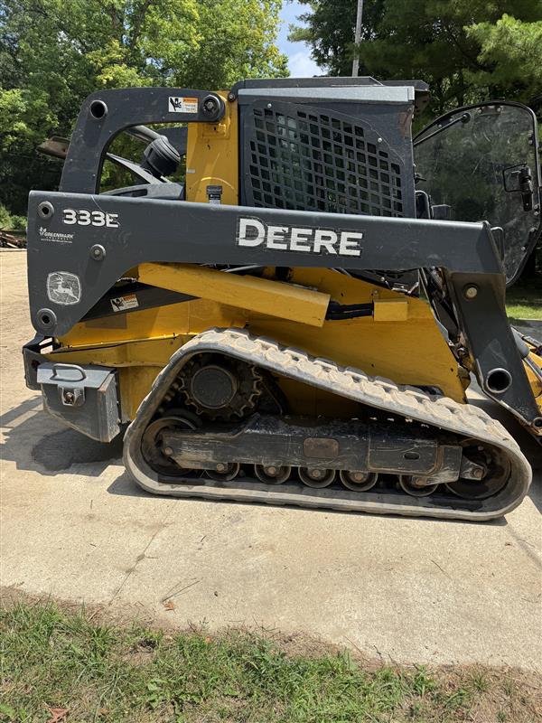 2016 John Deere 333E Image 4