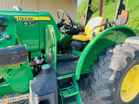 2015 John Deere 5085E