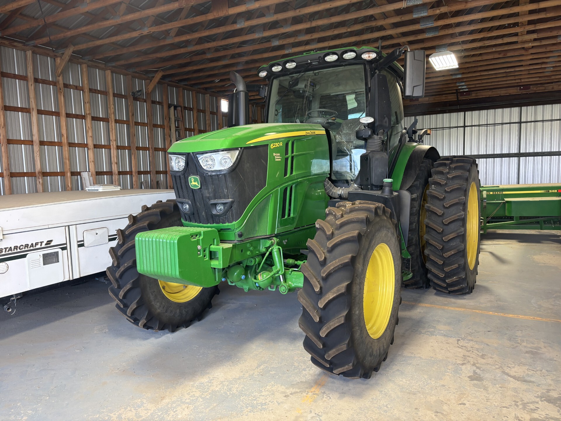 2020 John Deere 6230R Image 1