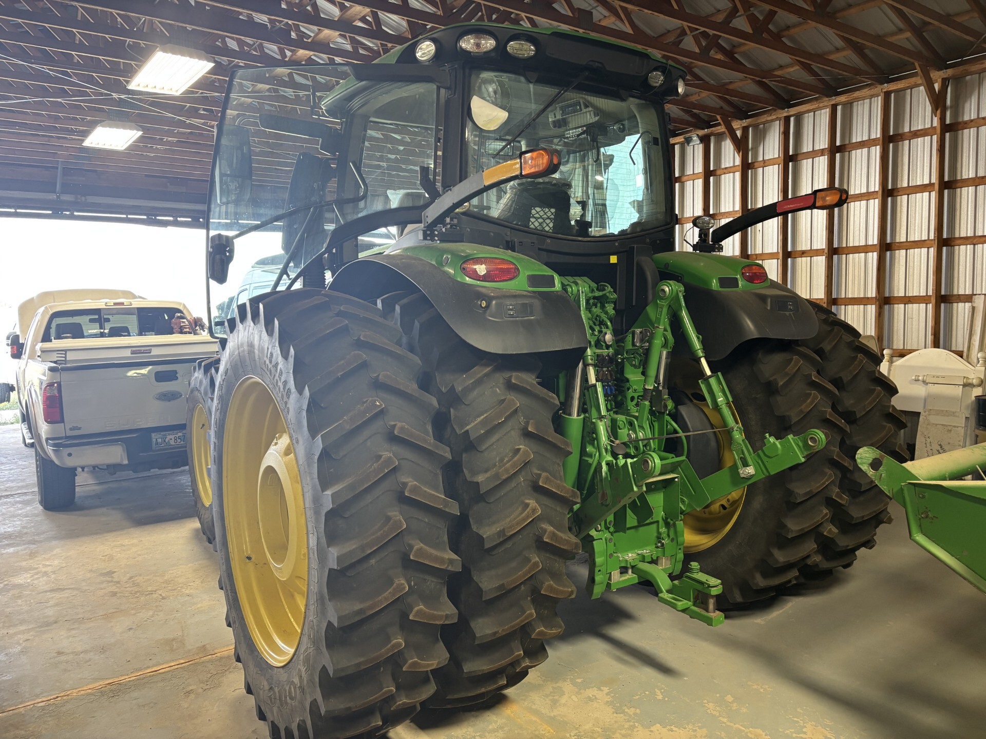 2020 John Deere 6230R Image 6