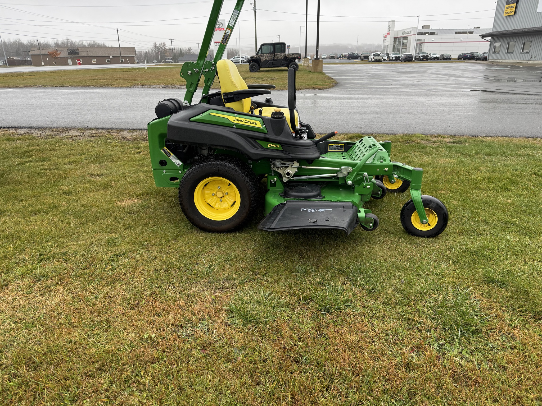 2016 John Deere Z915B Image 5