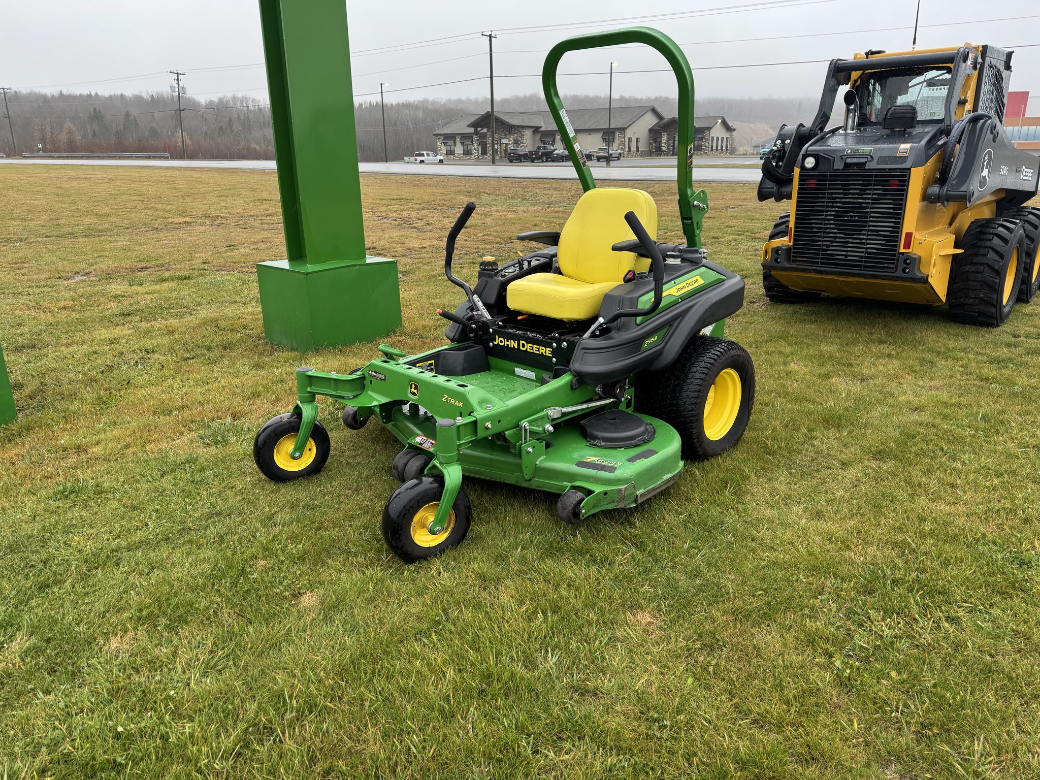 2016 John Deere Z915B Image 8