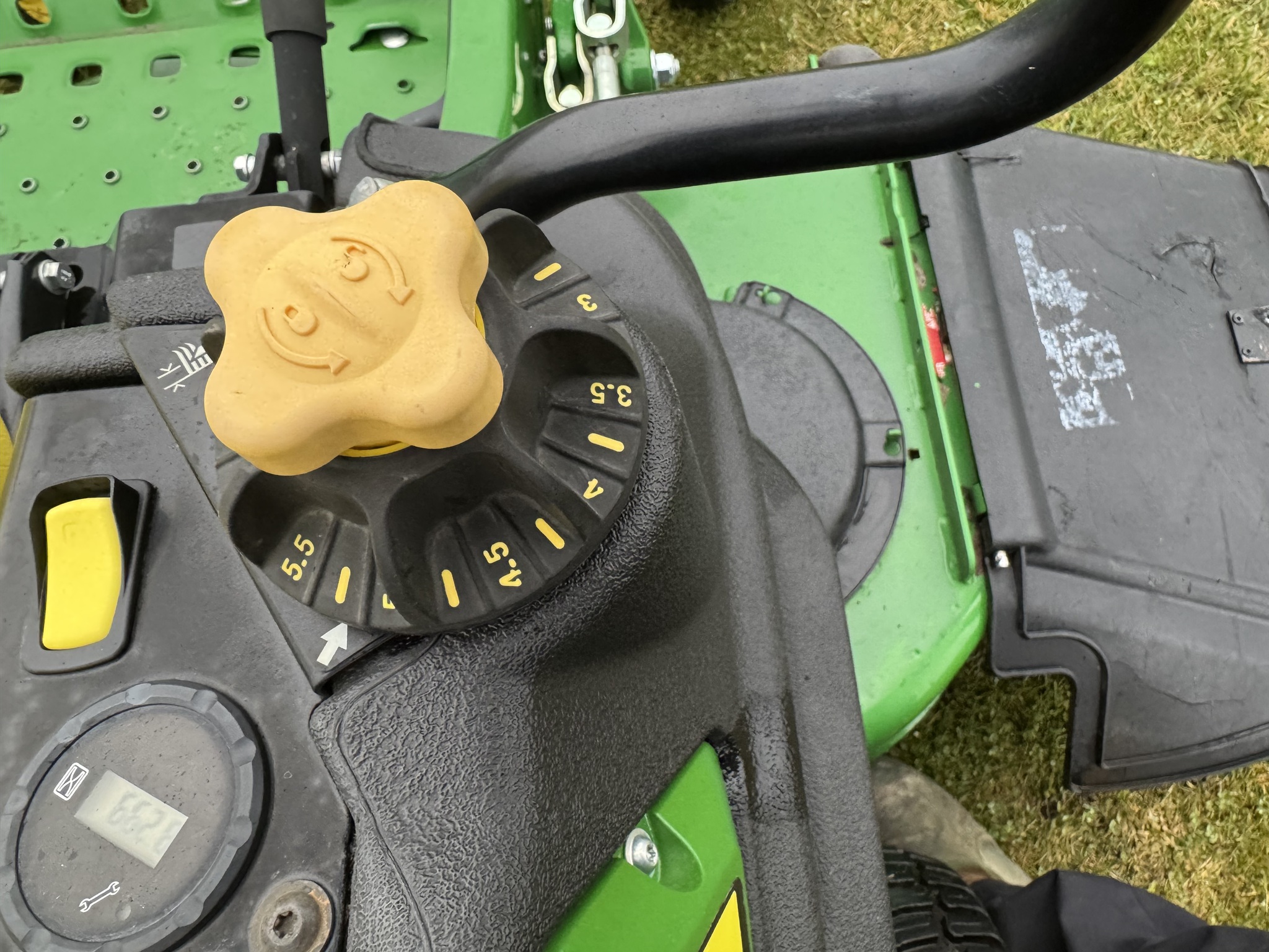 2016 John Deere Z915B Image 13
