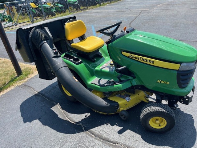 John Deere X304 Image 4