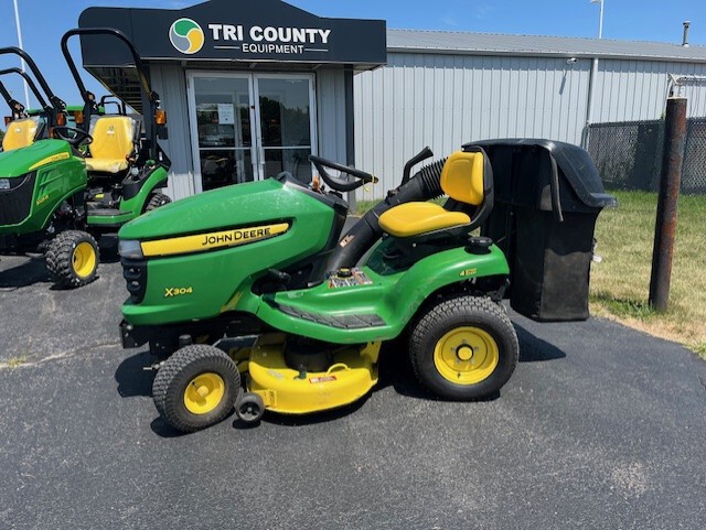 John Deere X304 Image 1