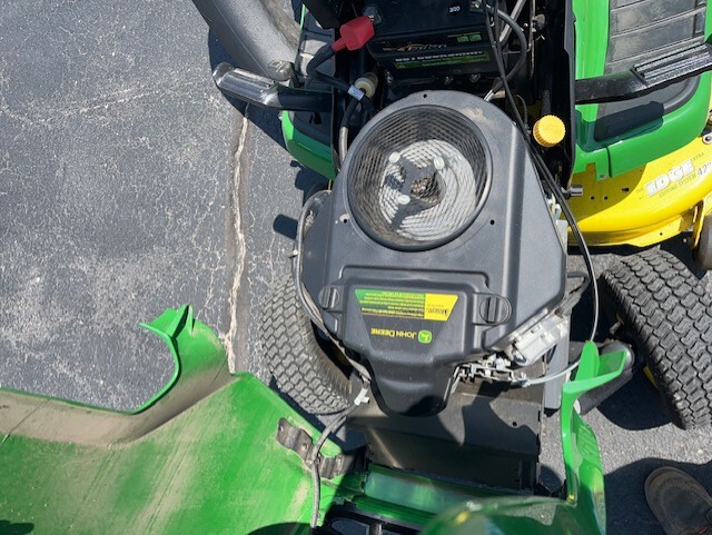 John Deere X304 Image 6