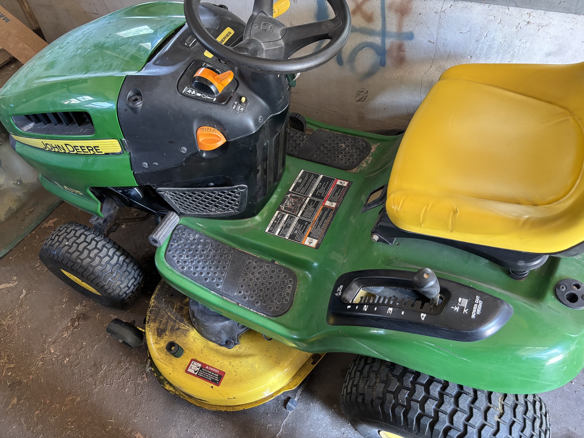 2009 John Deere LA115 Image 1