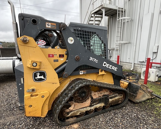 2017 John Deere 317G Photo 3
