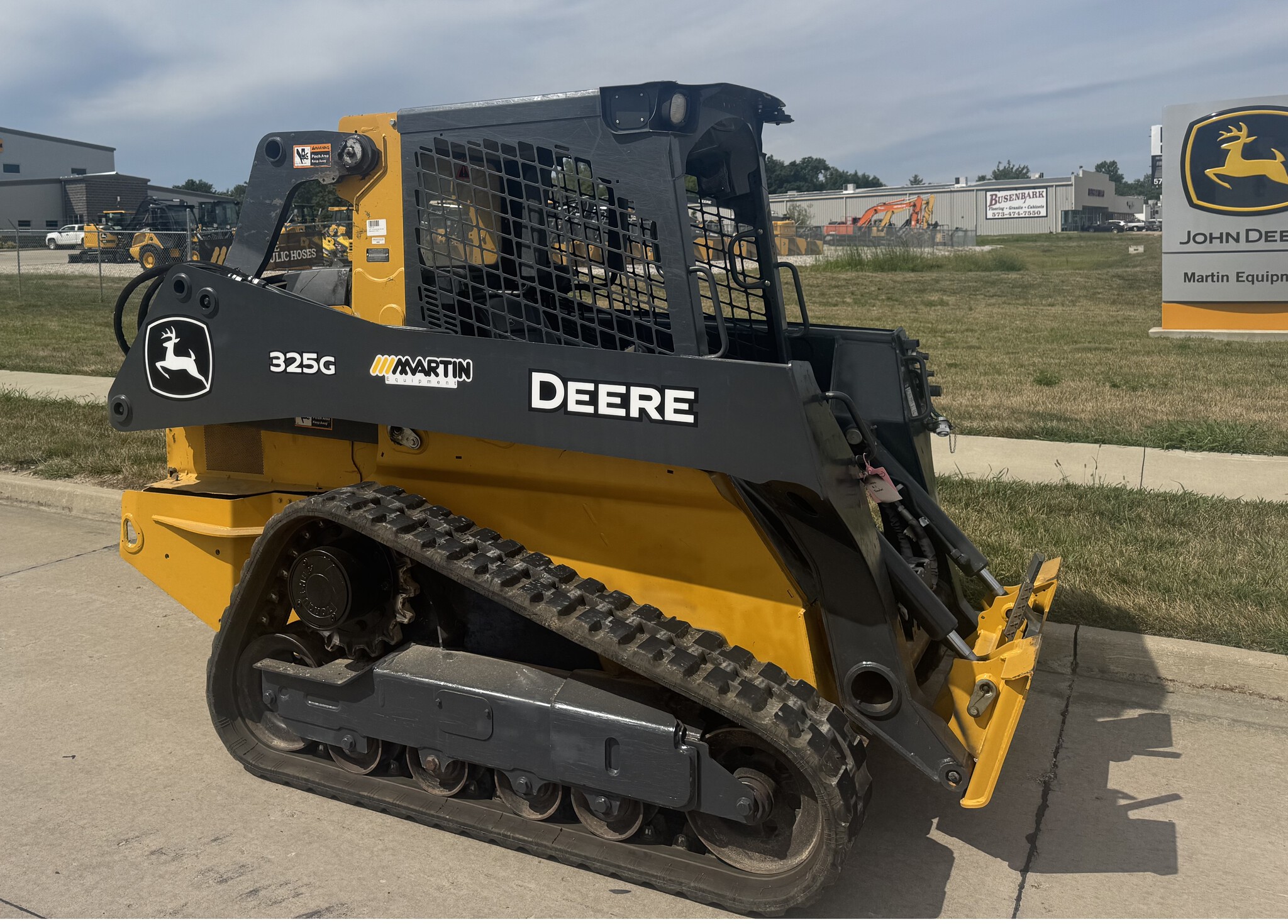 2021 John Deere 325G Image 2