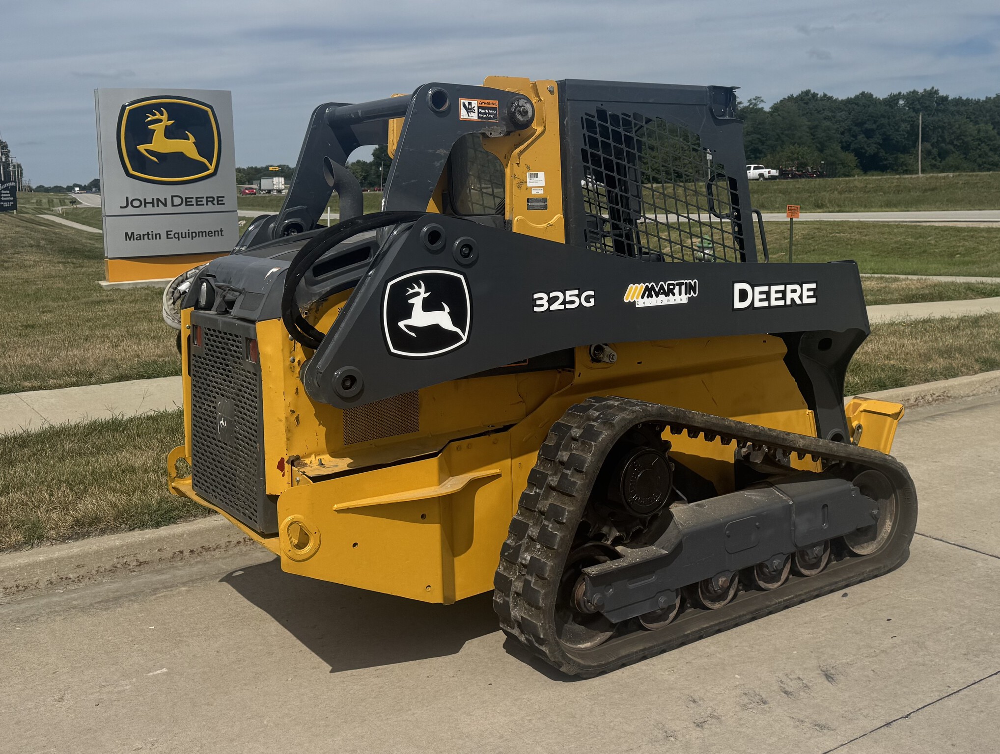 2021 John Deere 325G Image 4