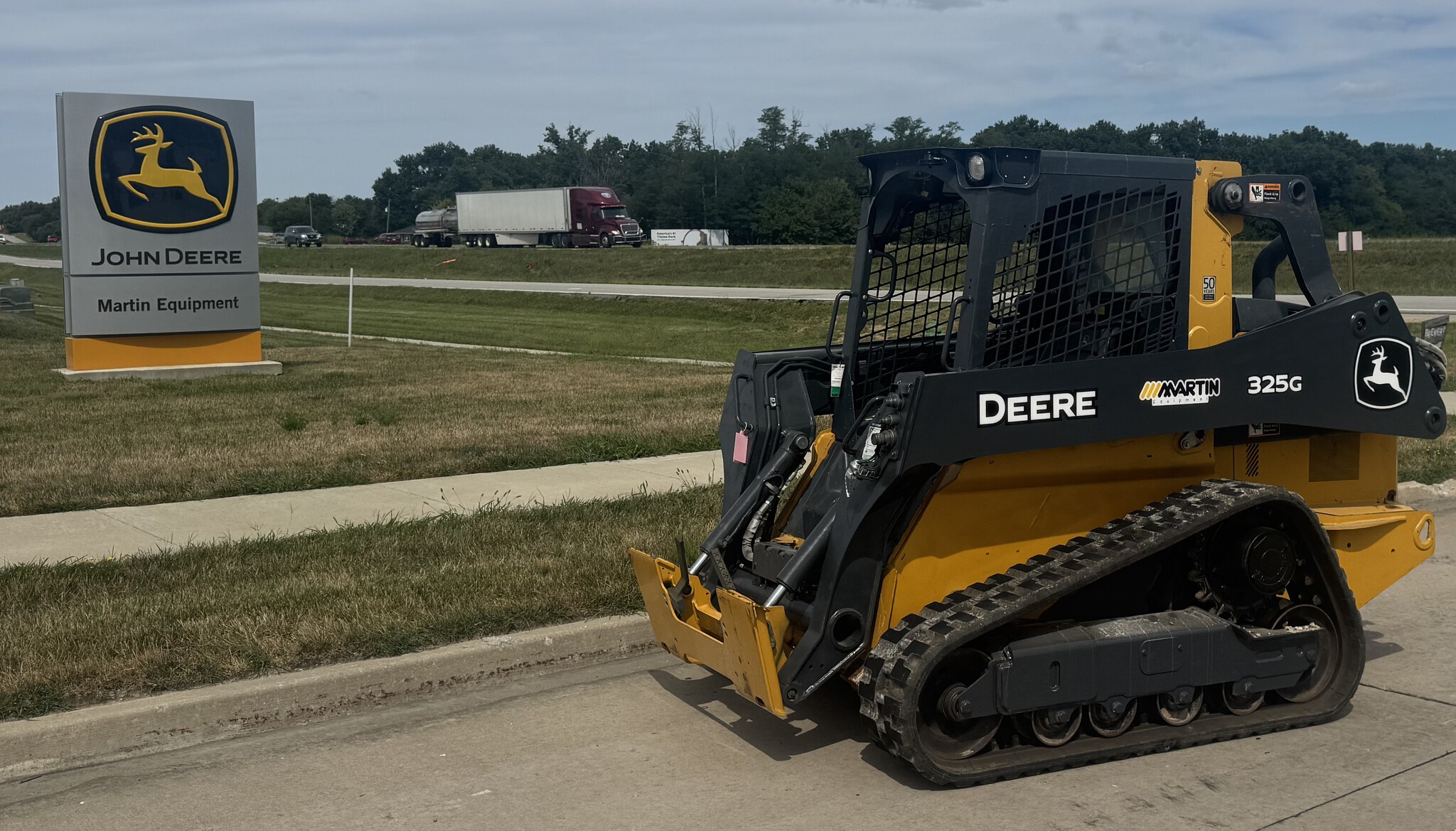 2021 John Deere 325G Image 6