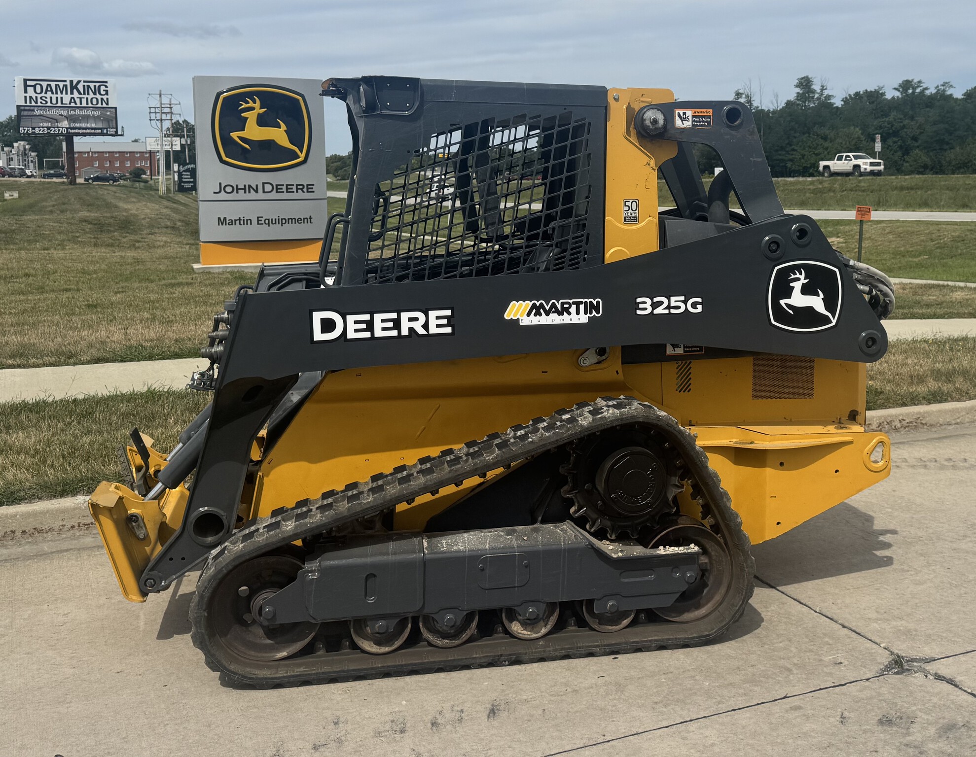 2021 John Deere 325G Image 1