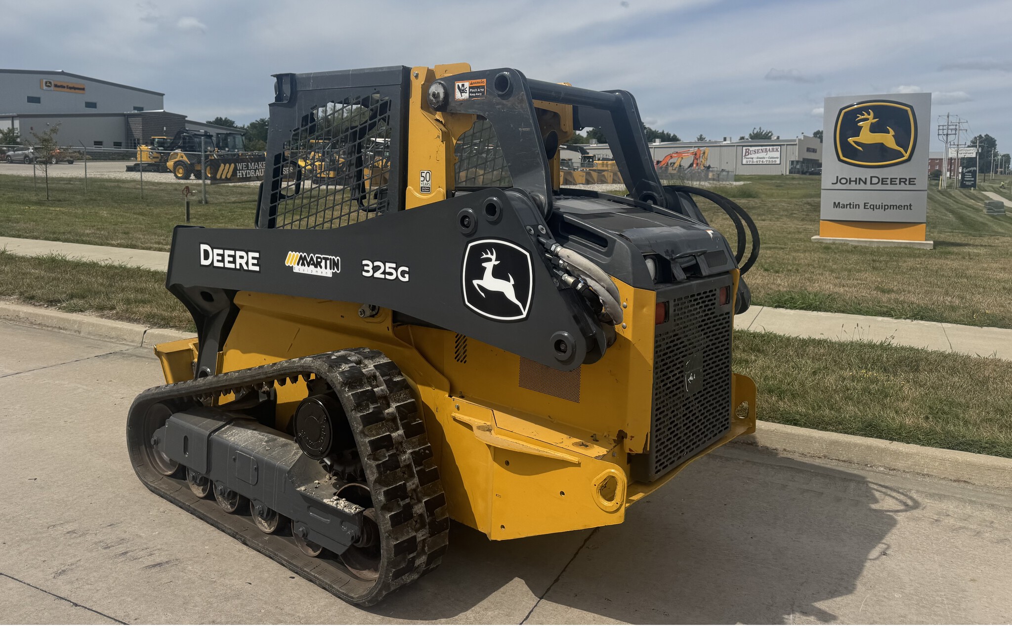 2021 John Deere 325G Image 5