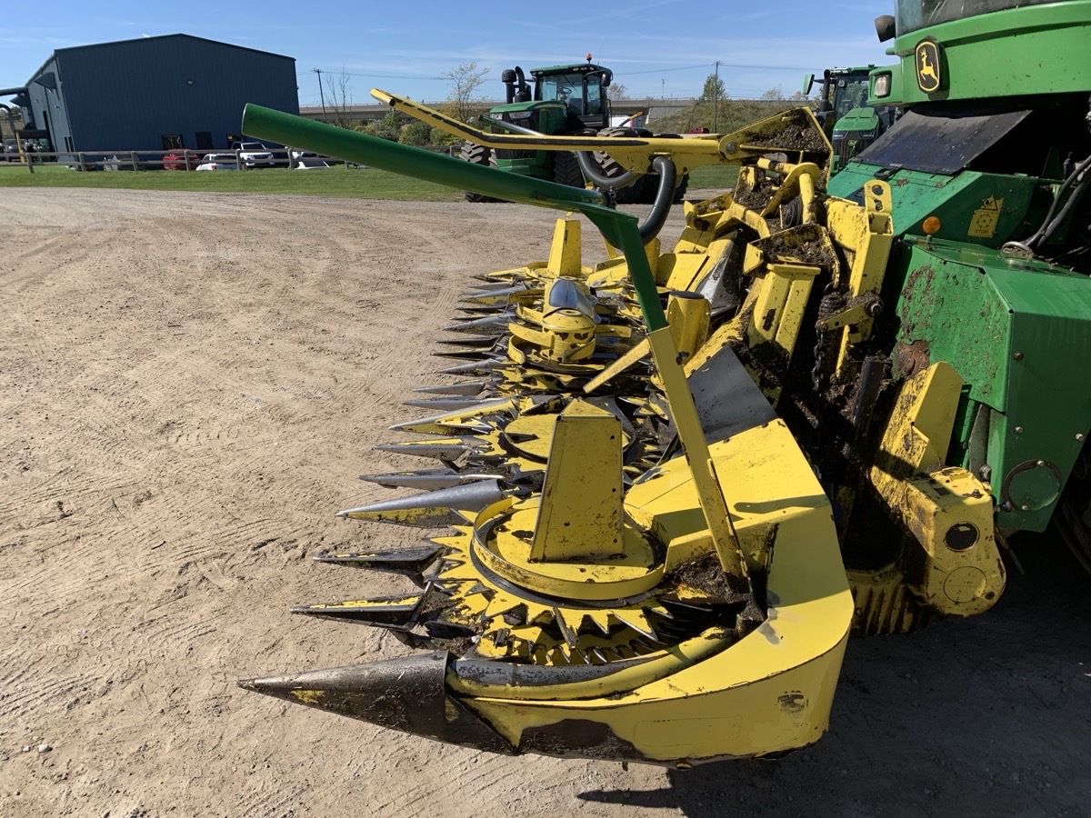 2012 John Deere 345 Image 4