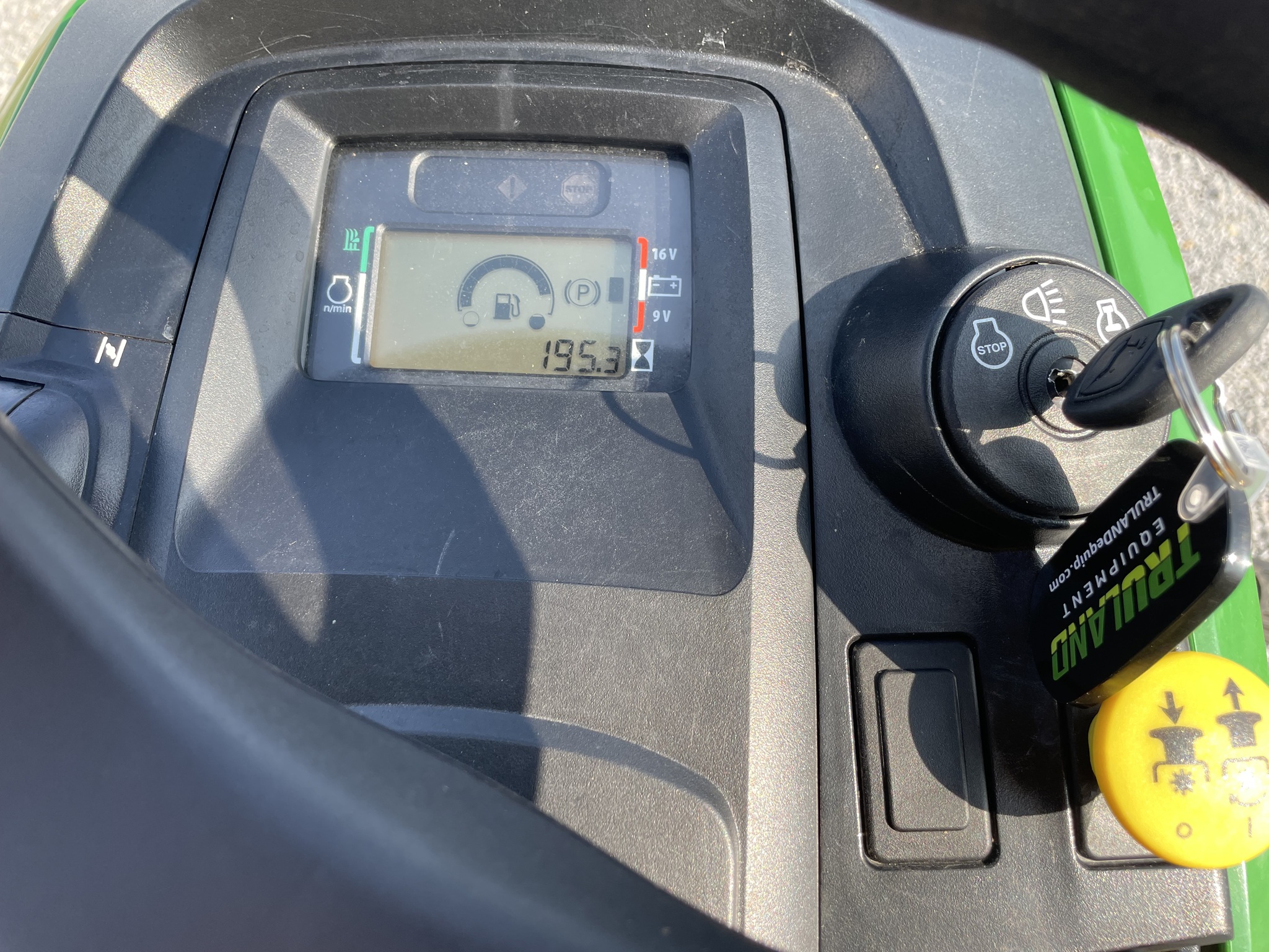 2022 John Deere X350 Image 7