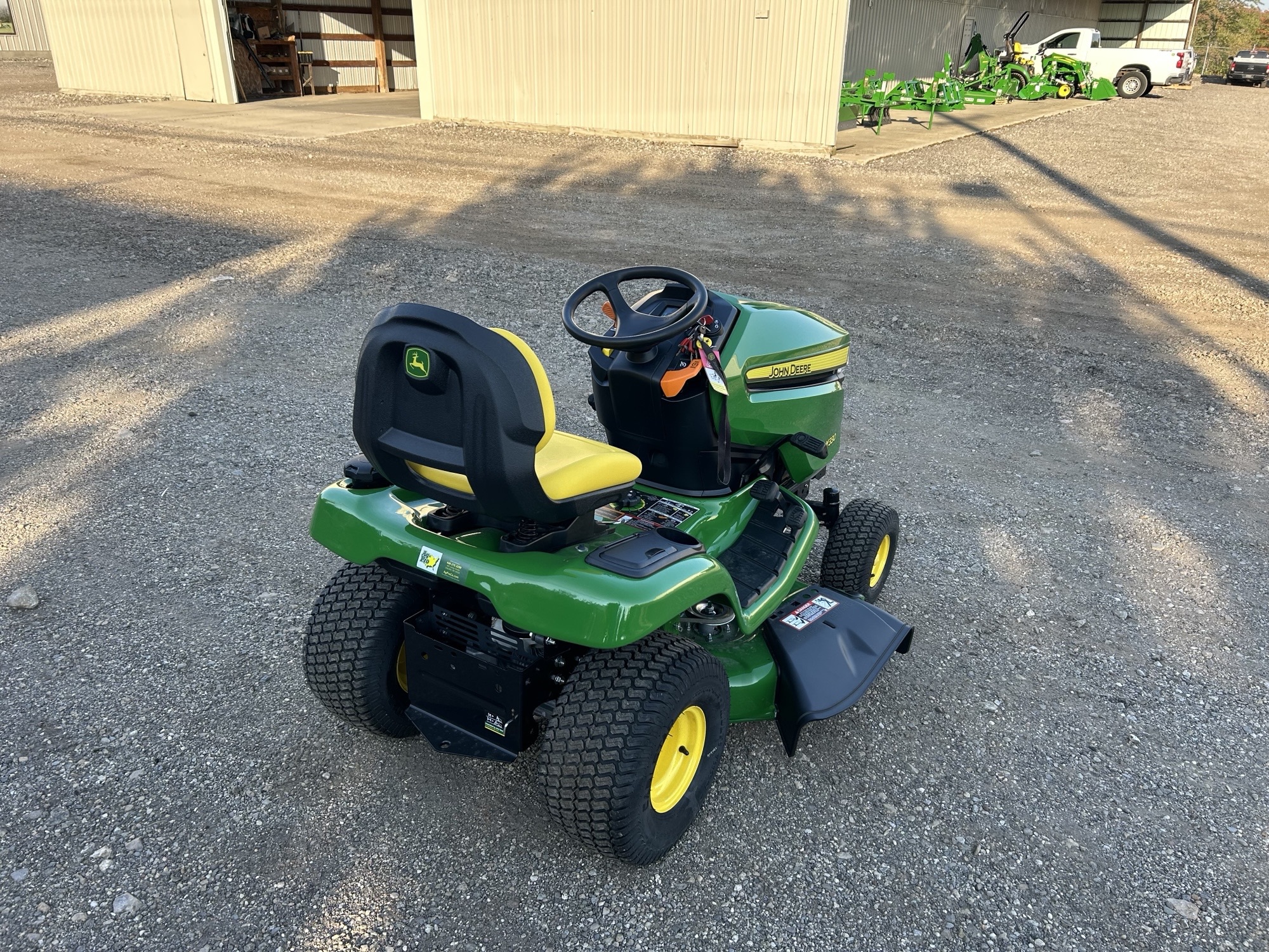 2025 John Deere X330 Image 4