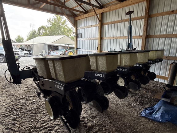 1998 Kinze PT